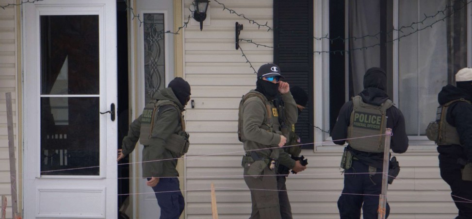 Amnistía Internacional pide la disolución del ICE tras documentar violaciones generalizadas de derechos humanos en operaciones contra inmigrantes